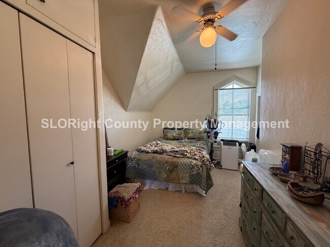 Building Photo - AVAILABLE NOW - 1 Bed, 1 Bath Charming Dow...