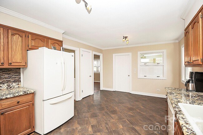 Building Photo - 121 Marshdale Ave SW