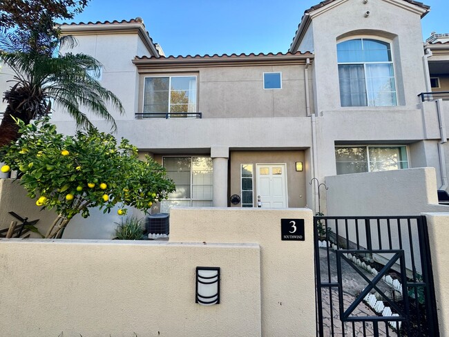 Building Photo - Beautiful 2 Story, 2 Bedroom plus Large Loft Condo in Aliso Viejo