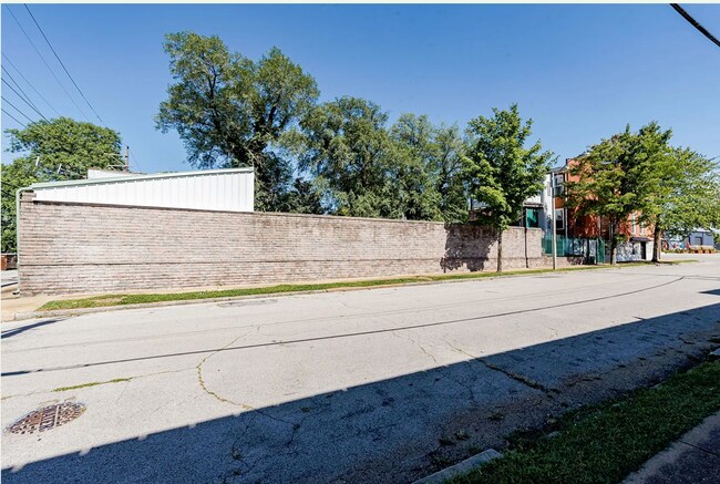 Building Photo - 1337 S Vandeventer Ave