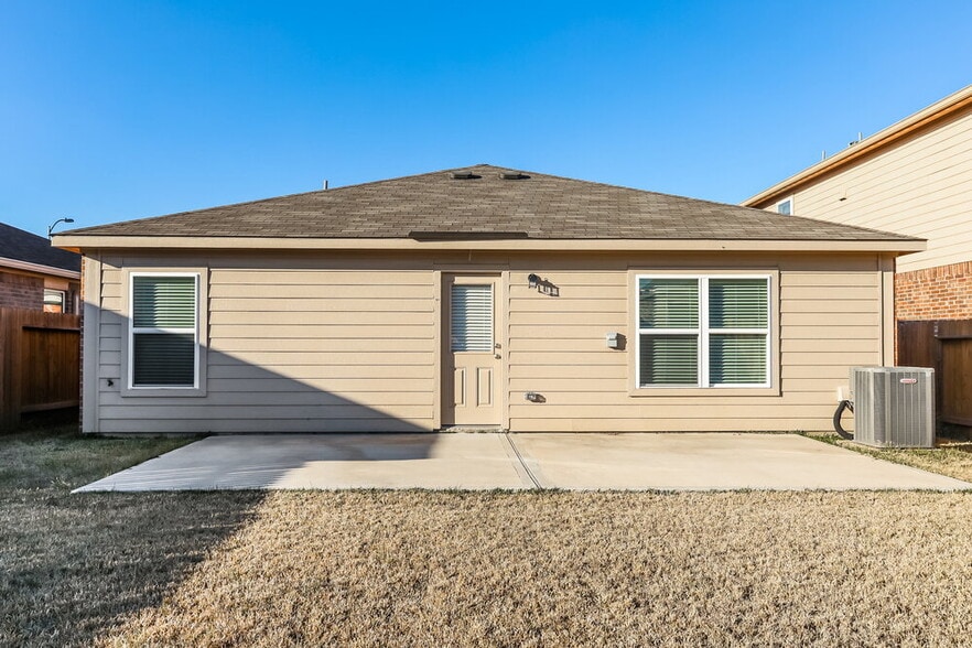 Building Photo - 12039 Quartersawn Ln
