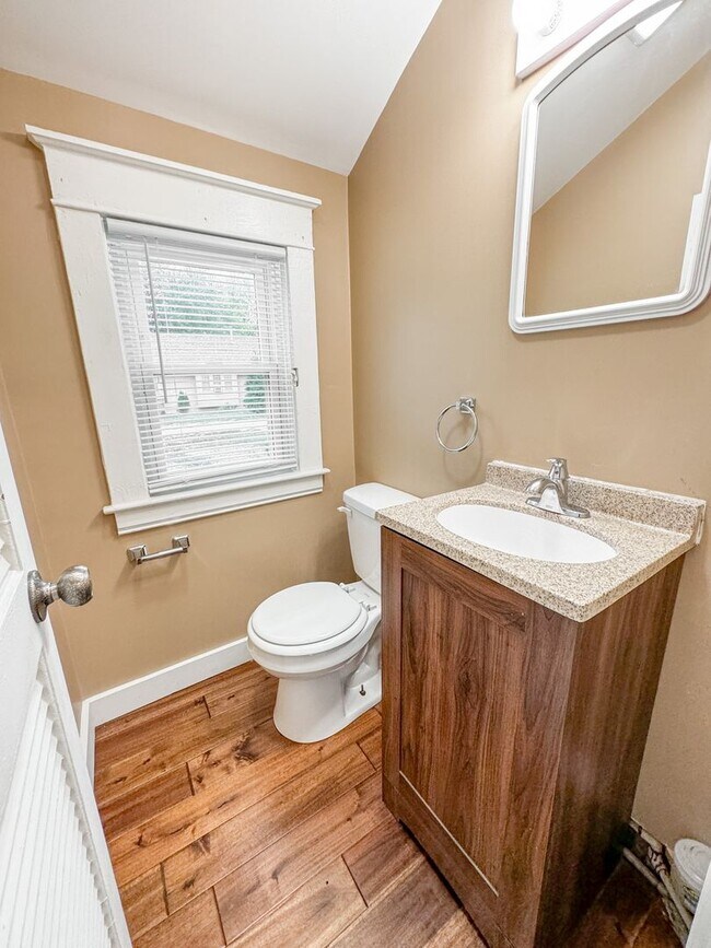 Building Photo - $1,095 - 2 Bed, 1.5 Bath House in Independ...