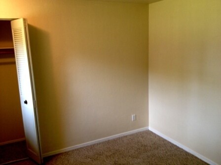 Building Photo - 4 Bedroom, 2 Bathroom House with Large Fen...