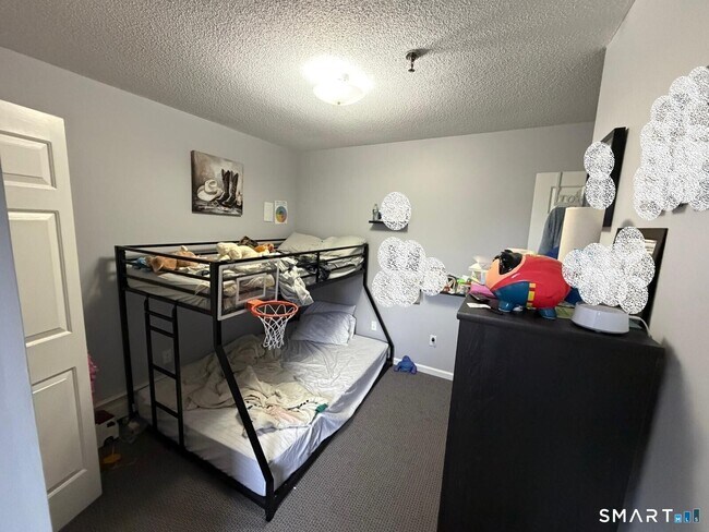 Building Photo - 678 Savin Ave