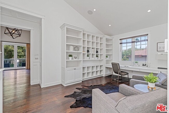 Building Photo - 14917 Valley Vista Blvd