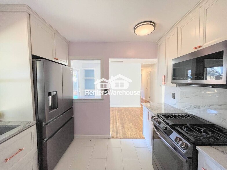 Building Photo - 4940 Erskine St