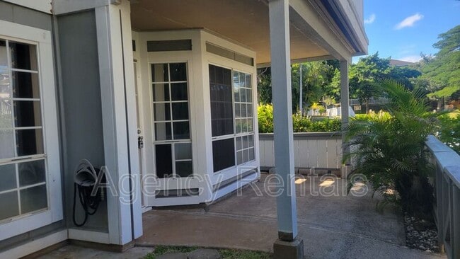 Building Photo - 545 Mananai Pl