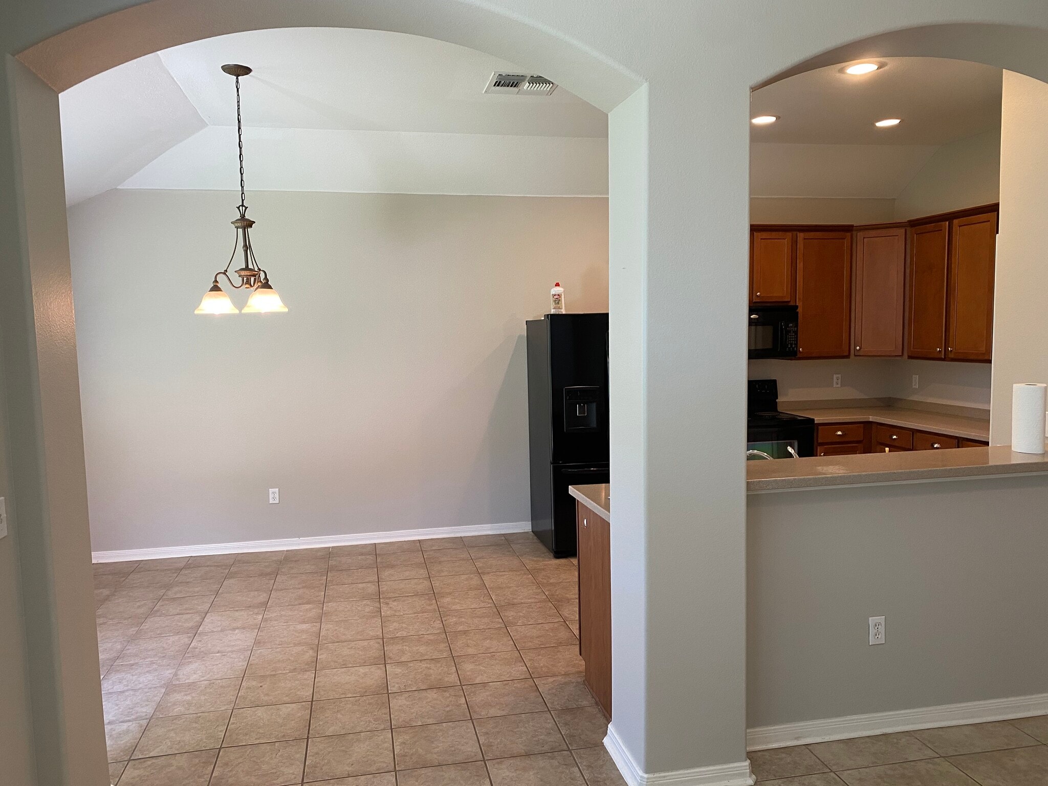 Building Photo - 313 San Rafael Dr