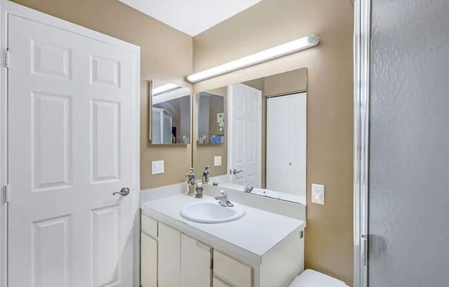 Building Photo - 9270 Lake Park Dr