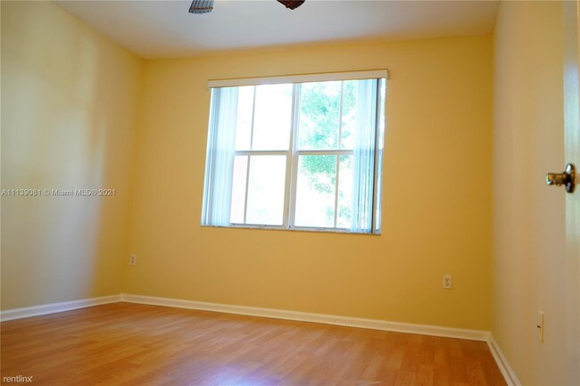 Building Photo - 1 br, 1 bath Condo - 4508 SW 160th Ave 450...