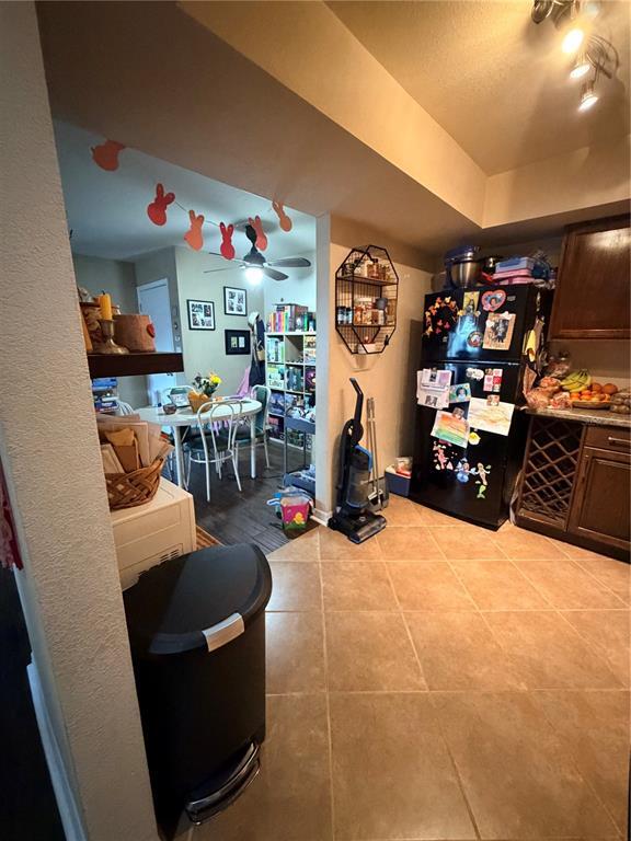 Building Photo - 720 N Village Dr