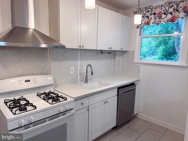 Building Photo - 4417 Volta Pl NW