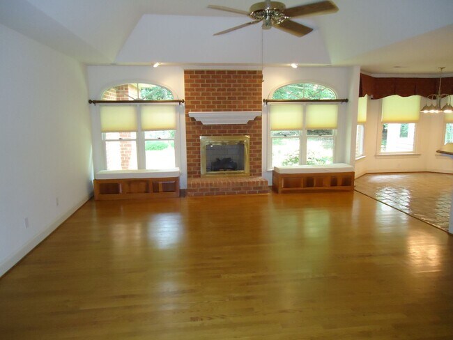 Building Photo - GATLING POINTE
