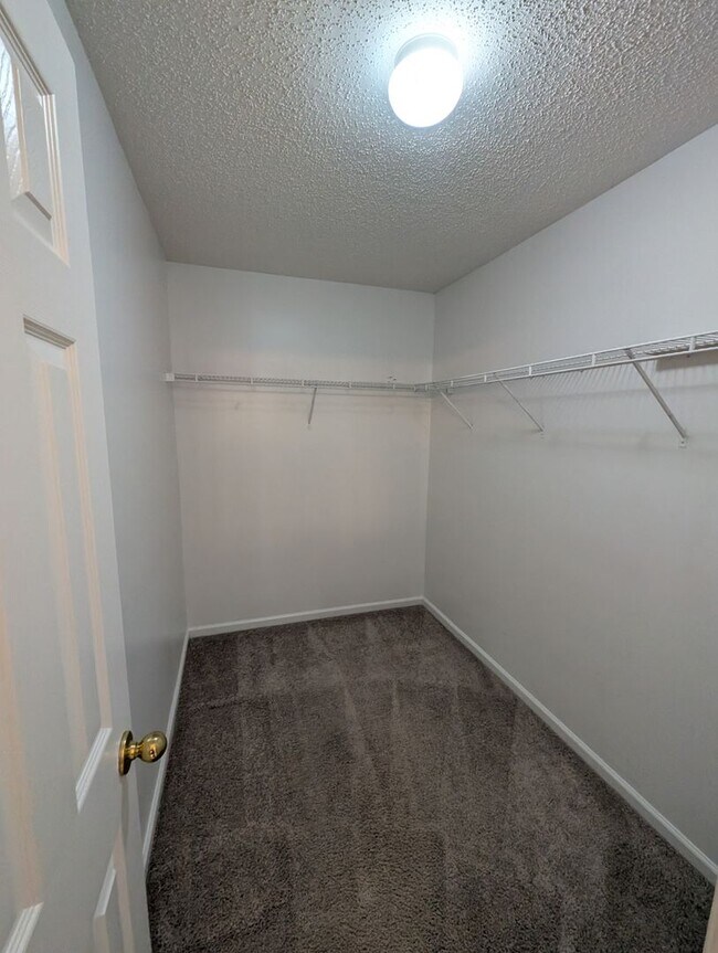 Building Photo - Great 4 Bedroom 2 Bath home in Heritage Park