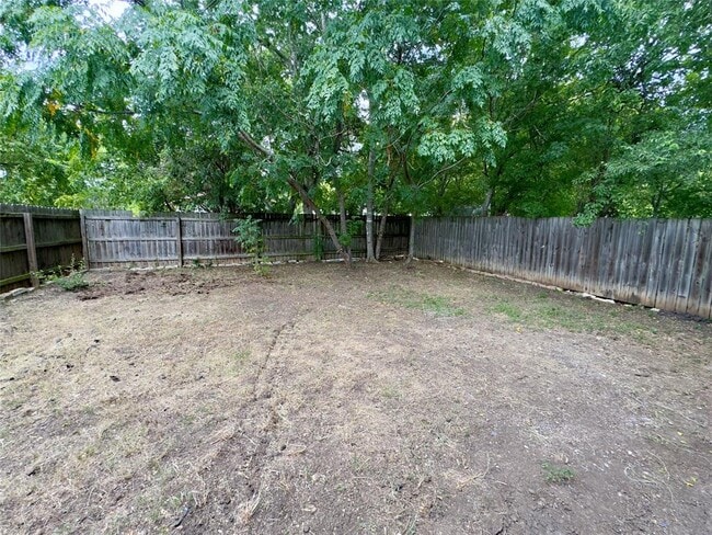 Building Photo - 709 San Saba St