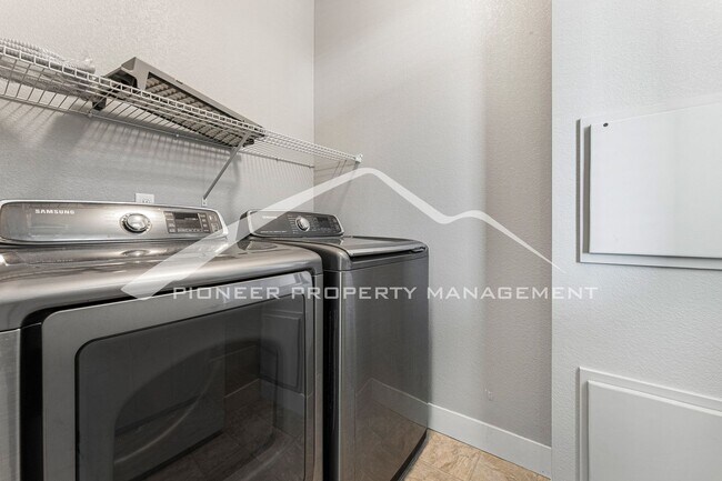 Building Photo - Beautiful Townhome with 2 Car Garage and Central A/C