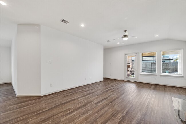 Building Photo - 2920 Stamford Hl Ln