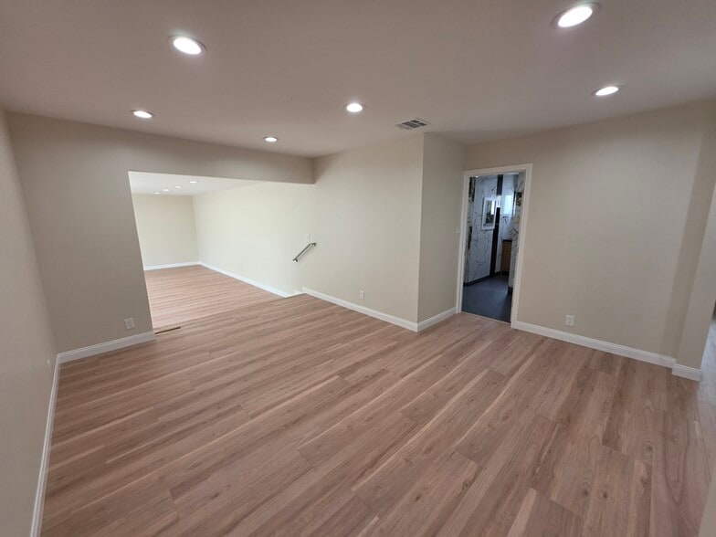 Building Photo - 6829 Murietta Ave