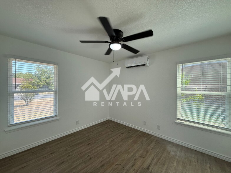 Building Photo - 5014 Benham Dr