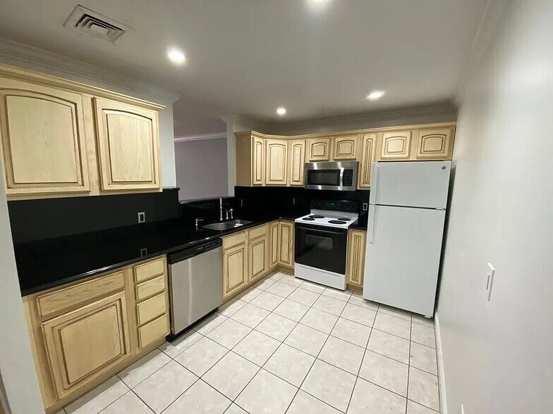 Building Photo - 1508 Gorham St