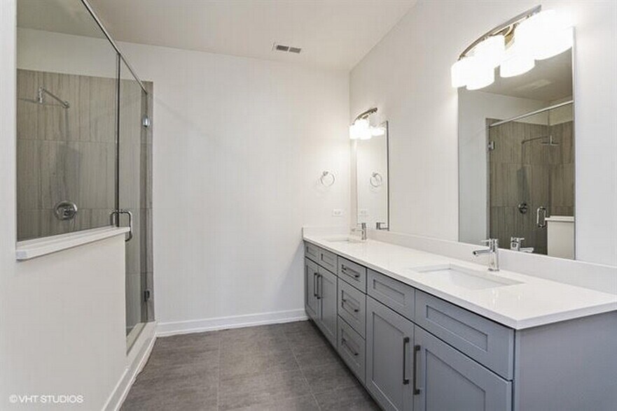 Building Photo - 3620 W Irving Park Rd