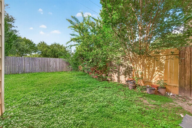 Building Photo - 14744 Branchwest Dr