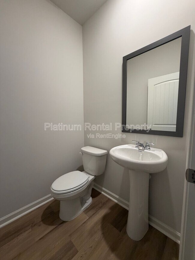 Building Photo - 42 Rustin Rdg