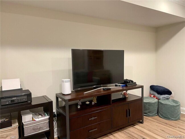 Building Photo - 29 Carpenter Ave