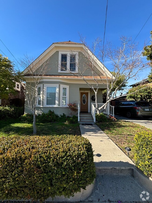 Building Photo - BRIGHT, SPACIOUS HOME IN PRIME SANTA CRUZ ...