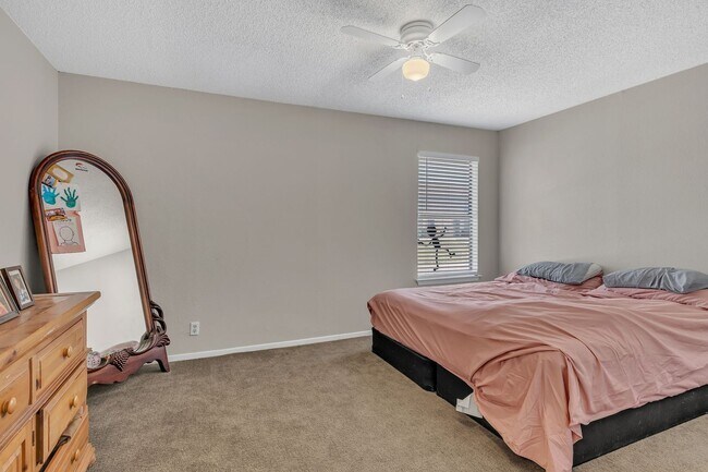 Building Photo - 3808-3814 Coates Circle