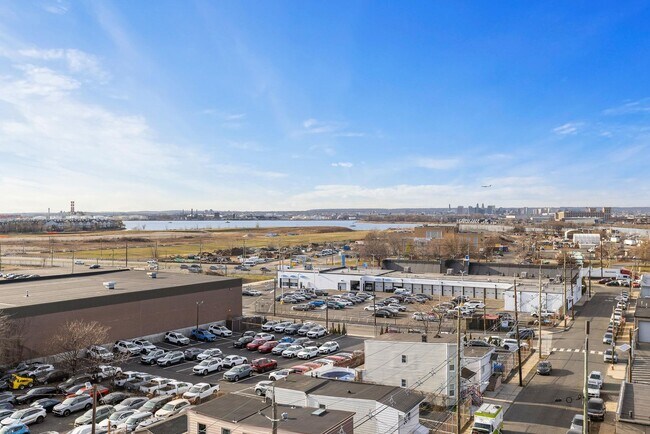 Building Photo - 1 Mallory Ave