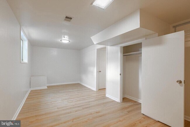 Building Photo - 3048 Silent Valley Dr