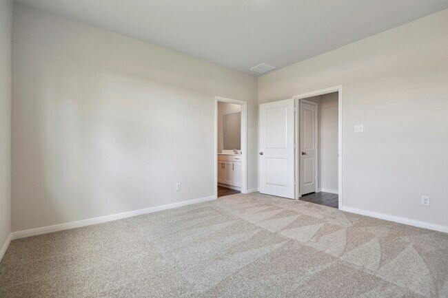 Building Photo - 15631 Plum Brk Dr