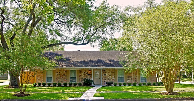 Building Photo - 6031 Cerritos Dr