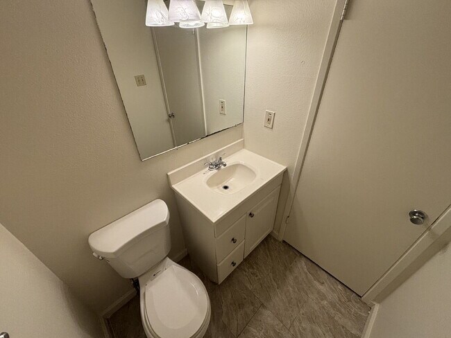 Building Photo - Spacious 4-Bedroom Townhome Directly Across from Greenfair Park