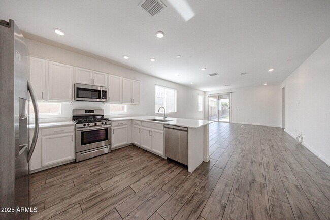 Building Photo - 16581 W Charlotte Dr