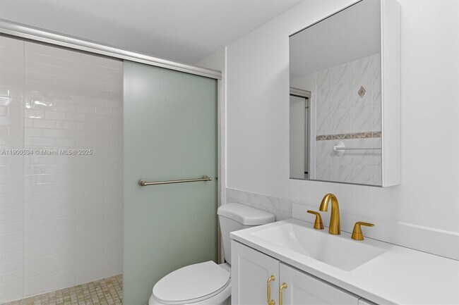 Building Photo - 1833 S Ocean Dr