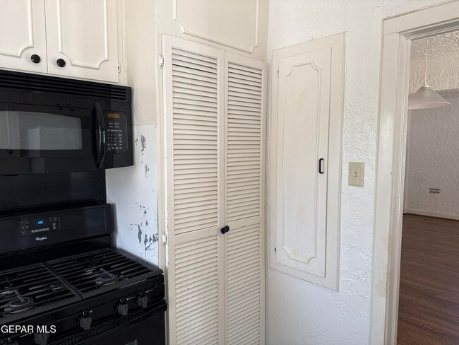 Building Photo - 1222 Mesita Dr