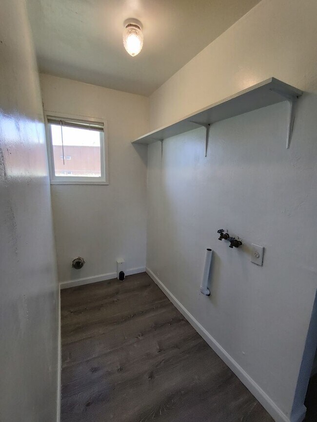 Building Photo - 3 Bedroom 1 Bath House