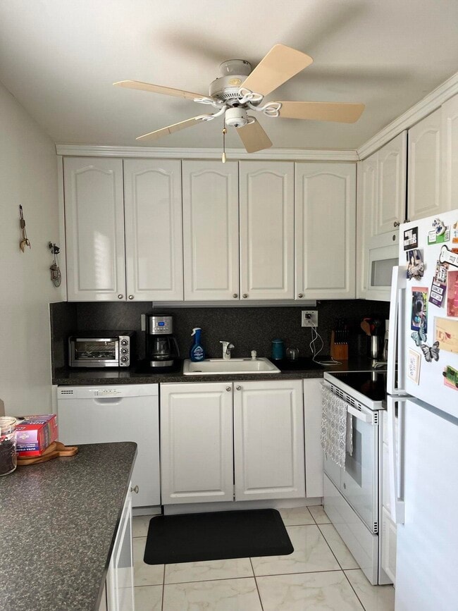 Building Photo - 434 Normandy Ln