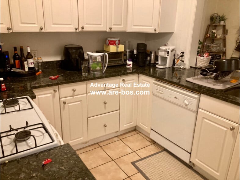 Building Photo - 62 Egmont St