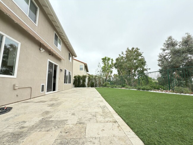 Building Photo - Spacious 4-Bedroom Home in Private Sylmar ...