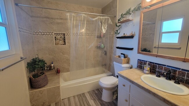 Building Photo - 2313 San Lorenzo Ave