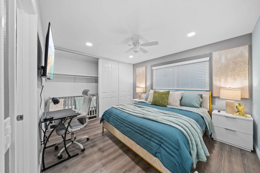 Building Photo - 10983 Parkdale Ave