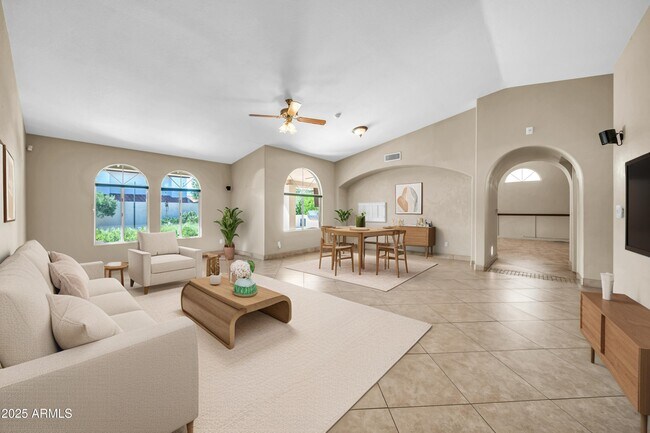 Building Photo - 5639 E Aire Libre Ave