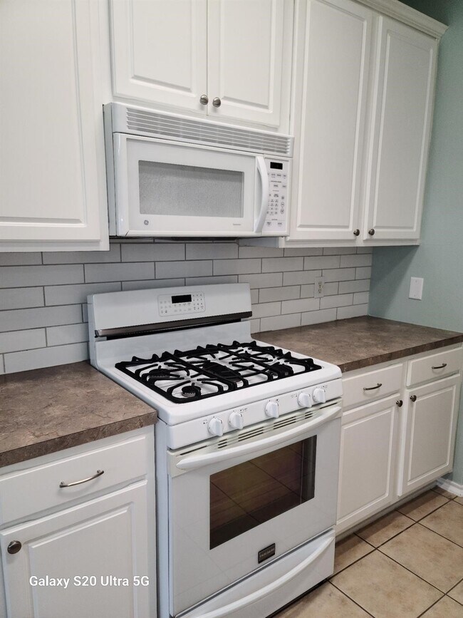 Building Photo - 17138 Oakwood Chase Dr
