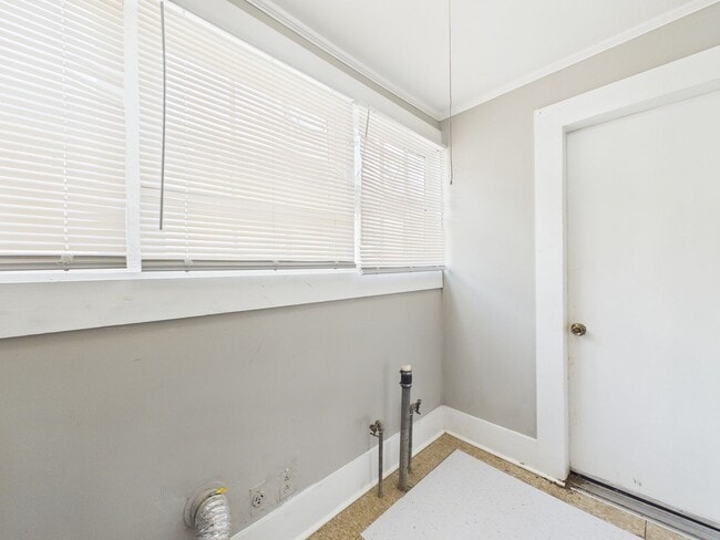 Building Photo - 1 Bed, 1 Bath Cottage Near UL!