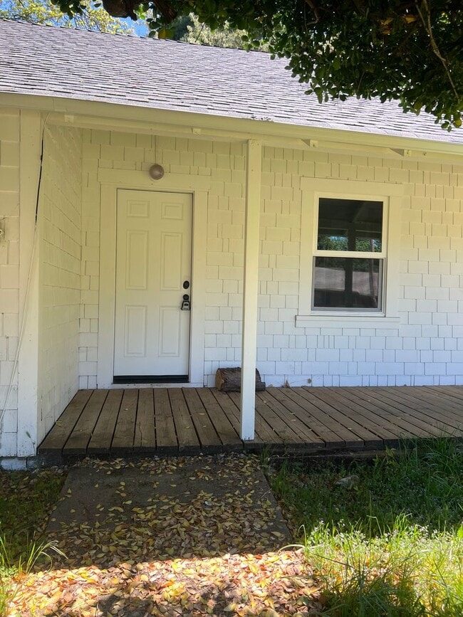 Building Photo - Pine Grove Home