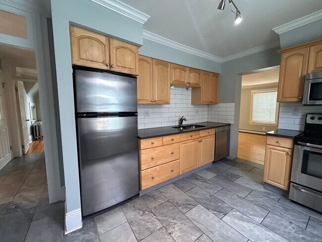 Building Photo - $0 DEPOSIT OPTION. CHARMING VICTORIAN TOWNHOUSE IN UPTOWN/CITY PARK WEST