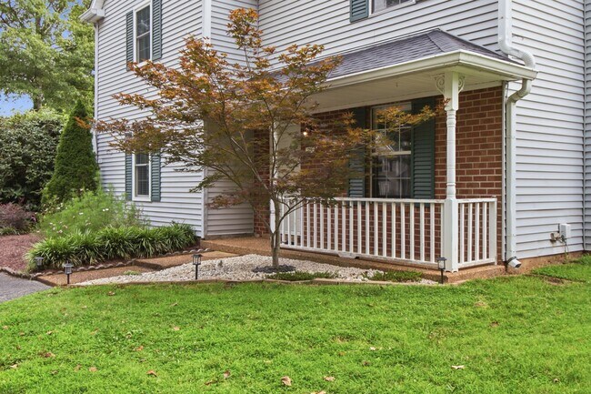 Building Photo - 1236 Carriage Park Dr